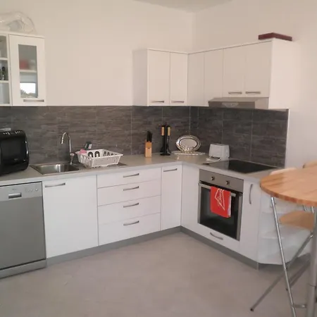 Sandro Apartament *