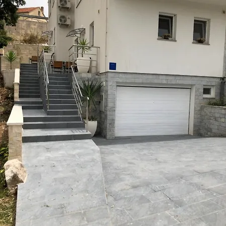 Sandro Apartment *